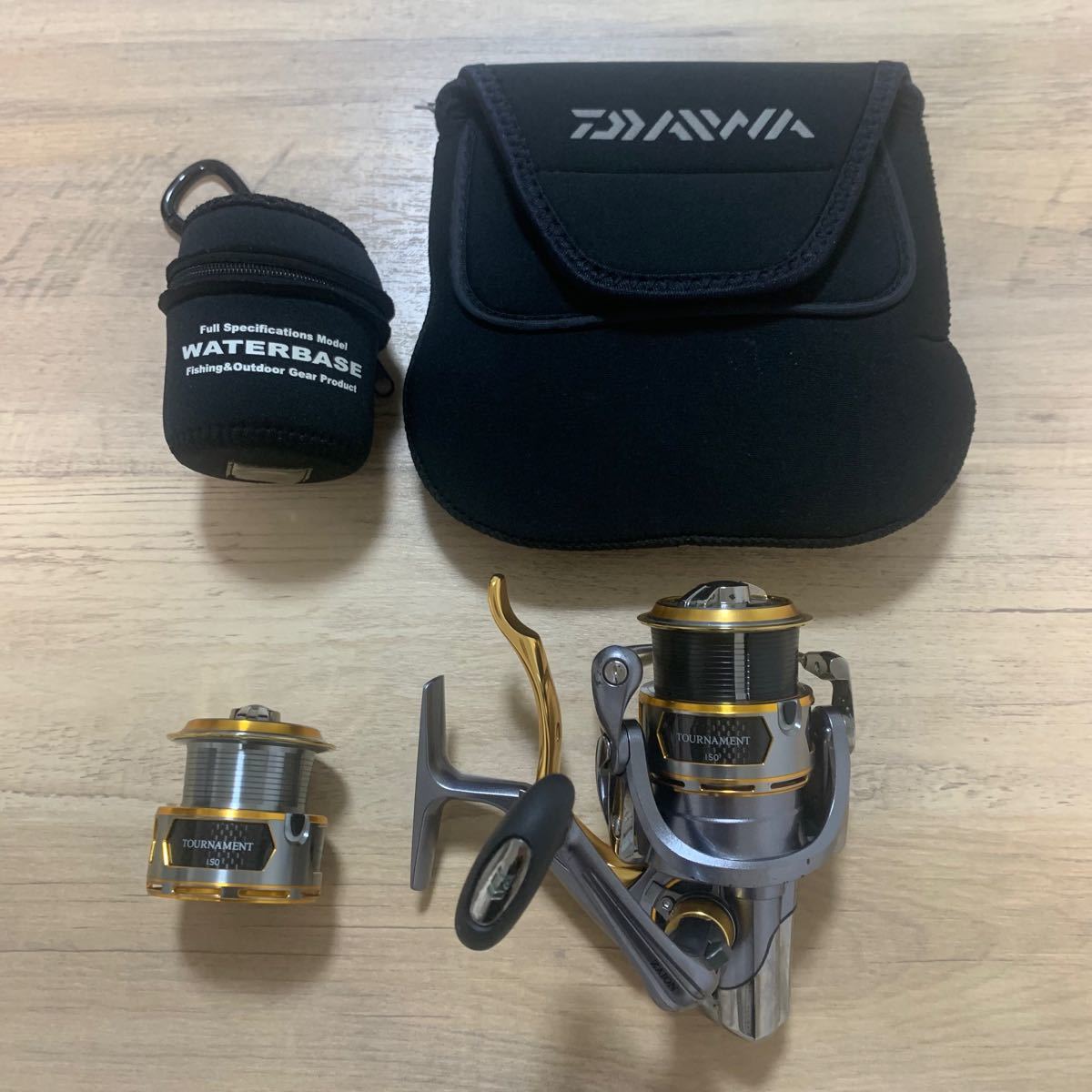 ダイワ 12トーナメントISO 2500HLBD スプール付き DAIWA 釣り リール