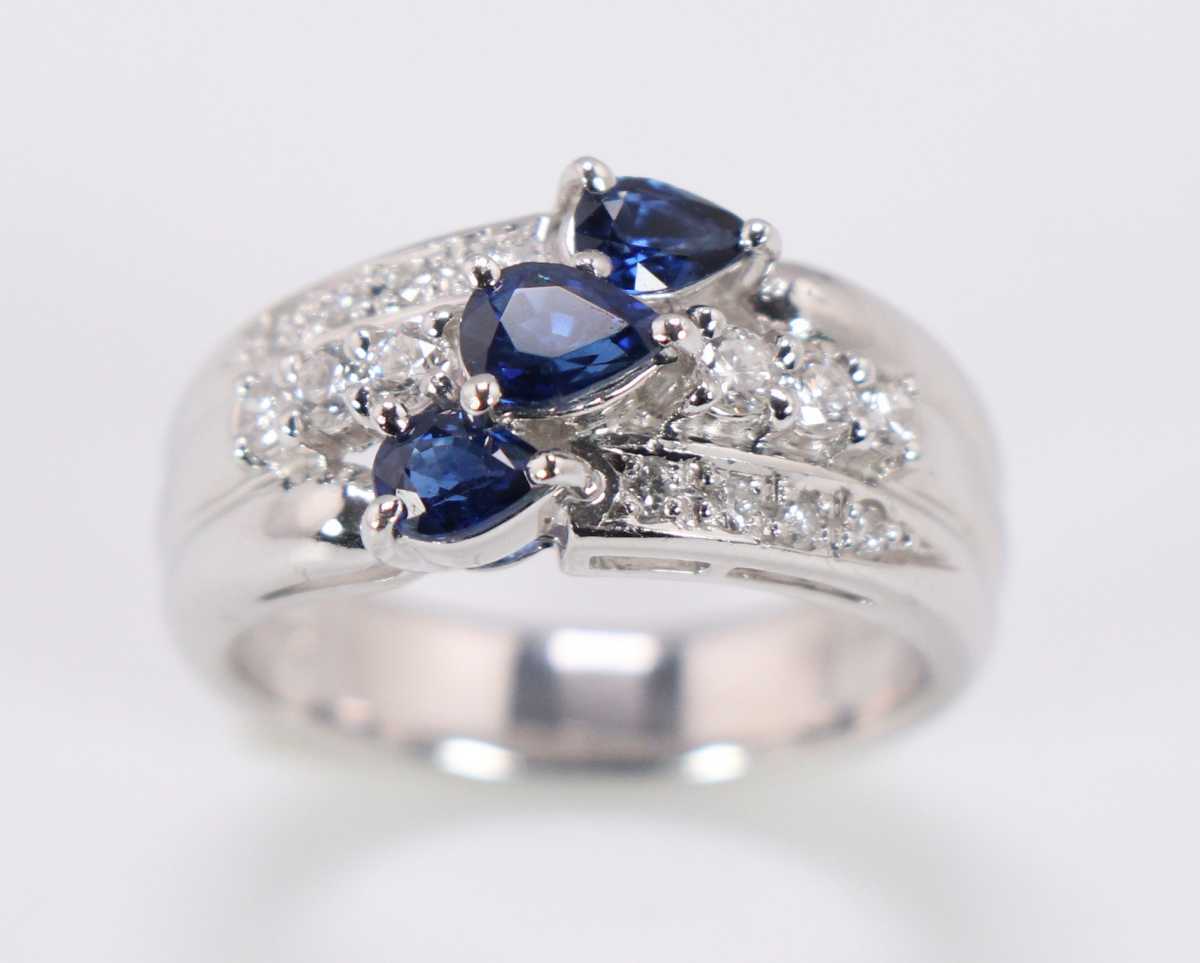CAK68 天然サファイア 0.89ct ダイヤモンド 0.30ct プラチナリング Pt900 13号 ロイヤルブルー ペアシェイプ ドロップ 雫 指輪 ジュエリー