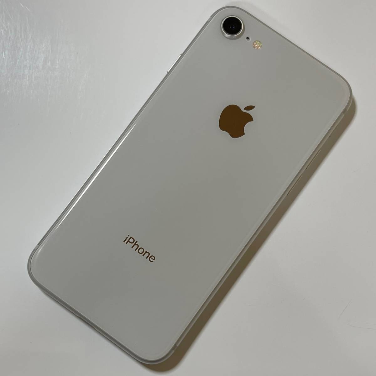 Apple SIMフリー iPhone 8 シルバー 64GB MQ792J/A iOS16.1 アク 
