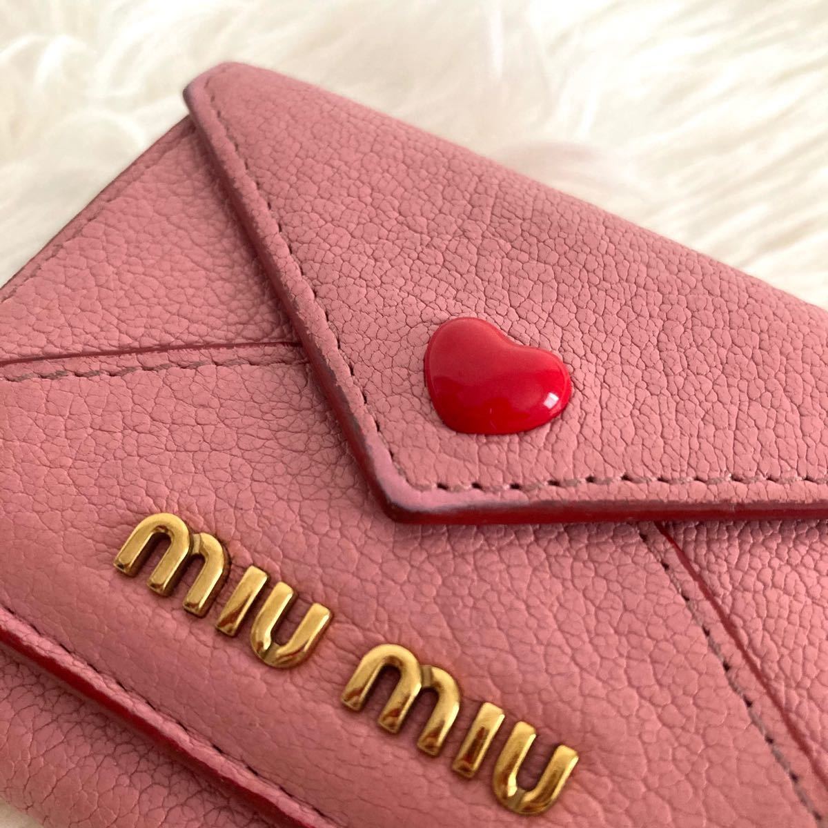 ミュウミュウ miumiu マドラス ラブ ラブレター ミニ財布 三つ折 ミュウミュウ miumiu マドラス ラブ ラブレター ミニ財布 三つ折