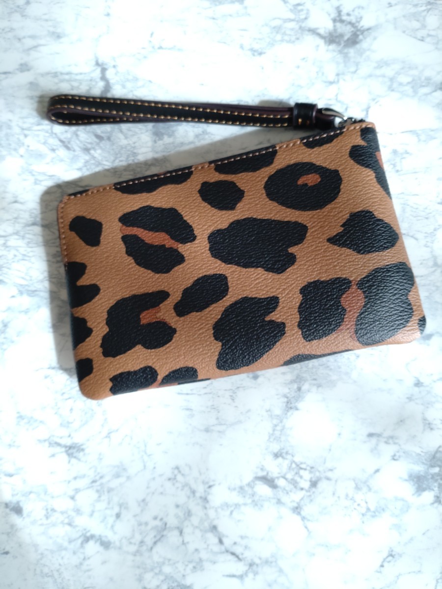 Coach】レオパード コーナージップ ポーチ 人気の豹柄|PayPayフリマ