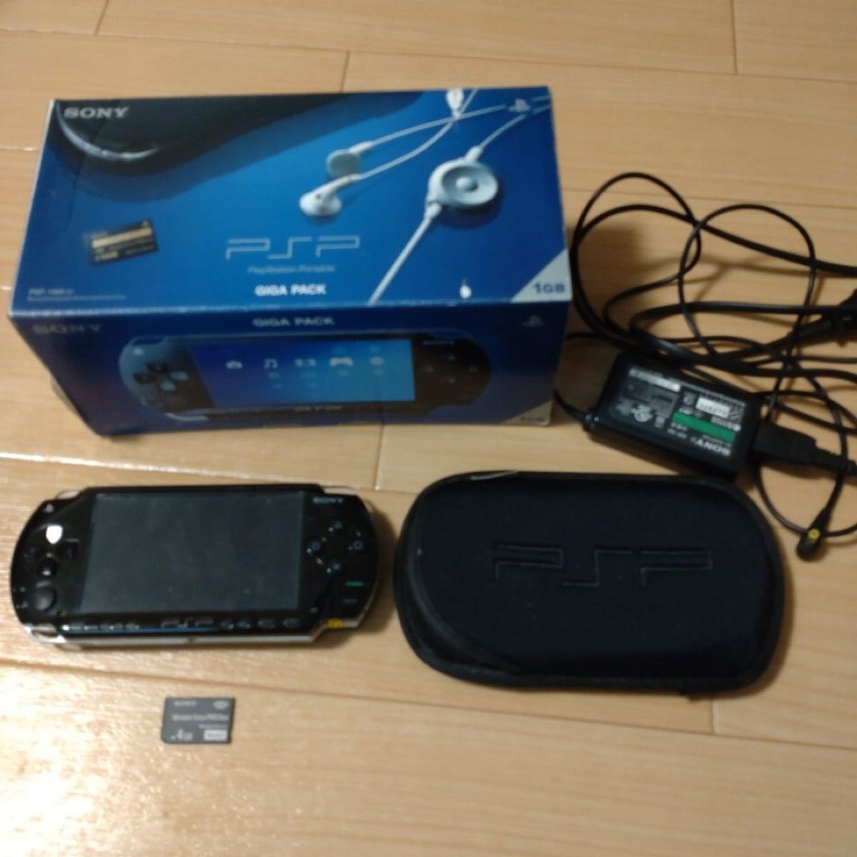 PSP-1000 ギガパック 箱付き プレイ可能 画面フィルム貼り付け使用 未改造 純正 メモリースティック4G・1G付 ソニー