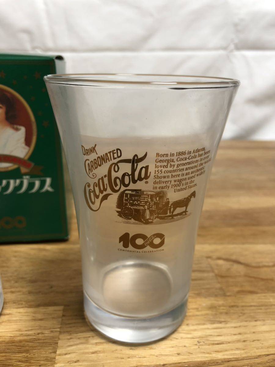 コカ・コーラ誕生100周年記念　クラシックグラス3点セット　Coca-Cola 箱入り　口径7.8cm x 高さ12cm程度　未使用長期保管品_画像3