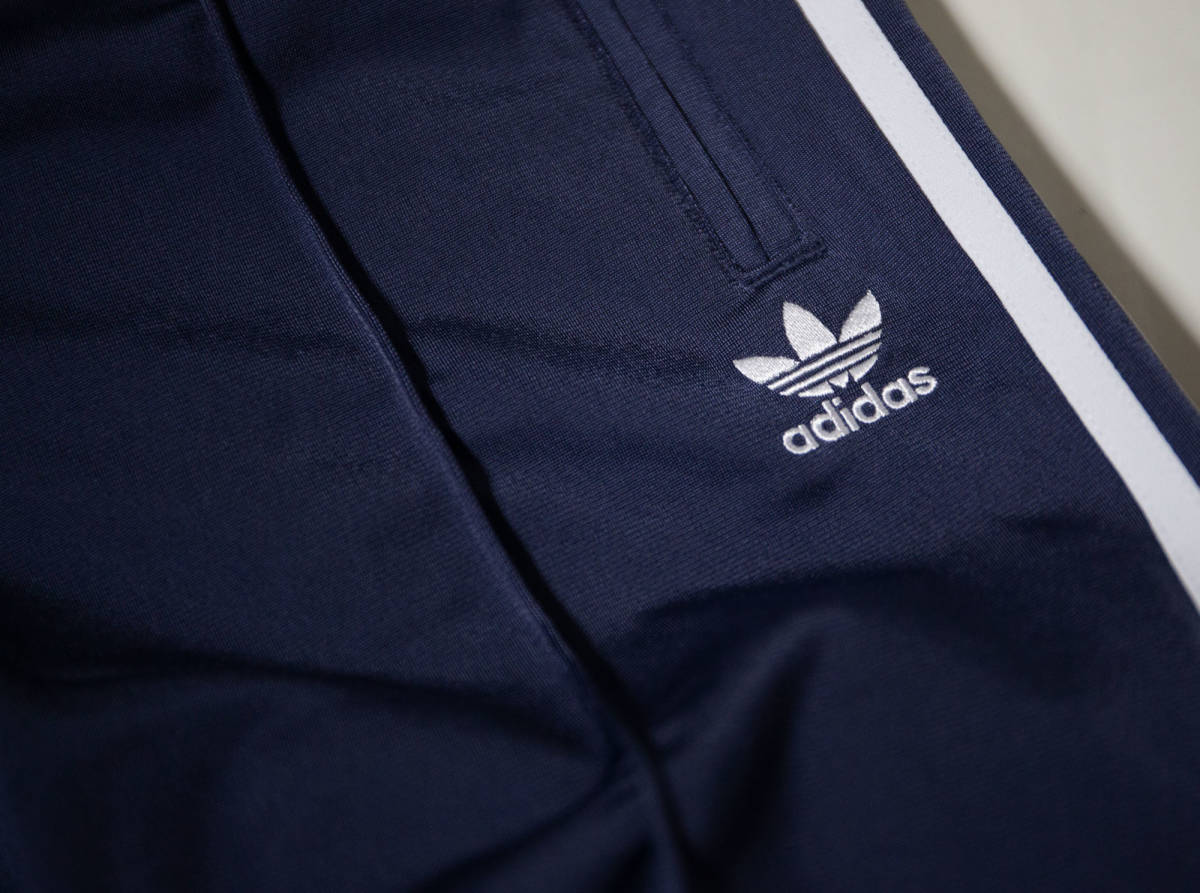 adidas アディカラー クラシックス ファイヤーバード PRIMEBLUE 