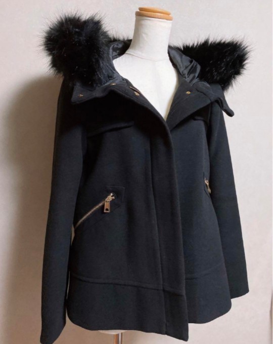 ZARA ショートコート ファー×ゴールド ブラック フーデッド ZARA ショートコート ファー×ゴールド ブラック フーデッド