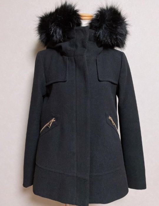 ZARA ショートコート ファー×ゴールド ブラック フーデッド ZARA ショートコート ファー×ゴールド ブラック フーデッド