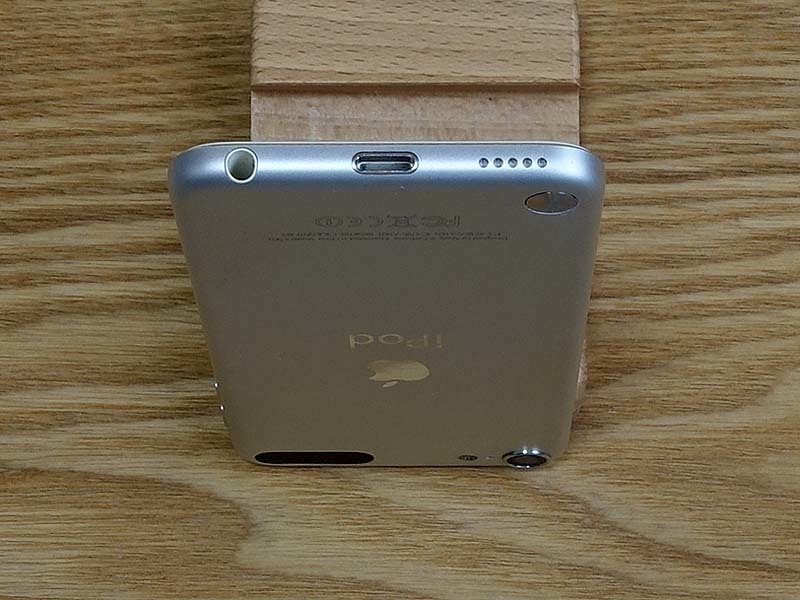 iPod touch 第5世代 32GB A1421 シルバー モデル MD720J/A 美品 iPod touch 第5世代 32GB A1421 シルバー モデル MD720J/A 美品