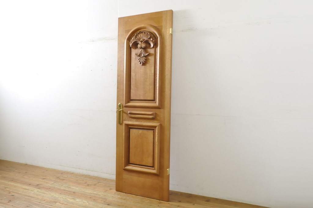 R-063780　中古　ブランド家具　総ナラ(楢)材　立派な彫刻の高級ドア1枚(オークドア、扉、木製ドア、玄関ドア、建具)