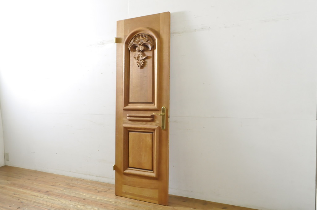 R-063784　中古　ブランド家具　総ナラ(楢)材　立派な彫刻の高級ドア1枚(オークドア、扉、木製ドア、玄関ドア、建具)