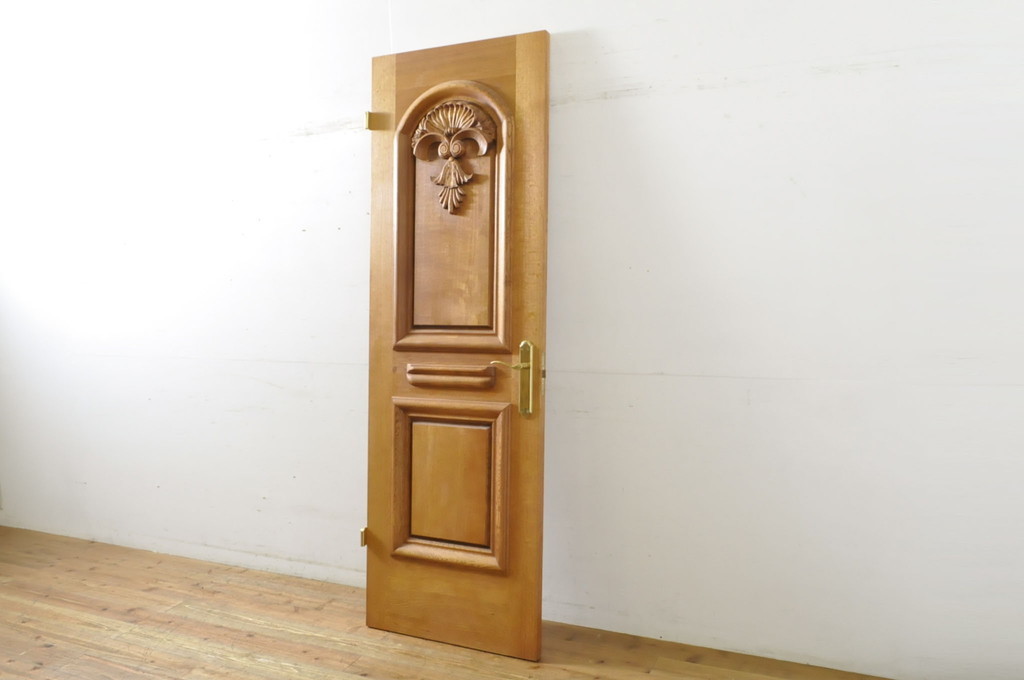 R-063786　中古　ブランド家具　総ナラ(楢)材　立派な彫刻の高級ドア1枚(オークドア、扉、木製ドア、玄関ドア、建具)