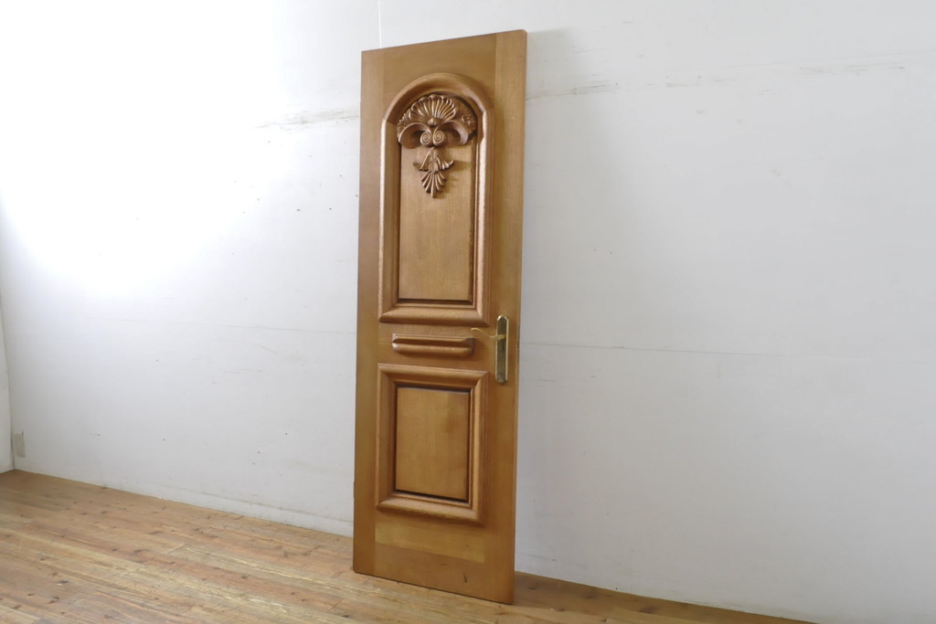 R-063776　中古　ブランド家具　総ナラ(楢)材　立派な彫刻の高級ドア1枚(オークドア、扉、木製ドア、玄関ドア、建具)