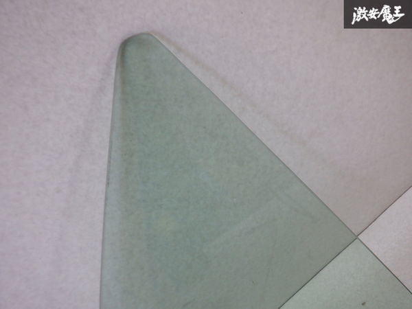 トヨタ純正 SXE10 アルテッツァ ジータ ワゴン リアドア用 ウィンドウ 三角 ガラス リヤドアクォータウインドウガラス 片側 棚2I2_画像2
