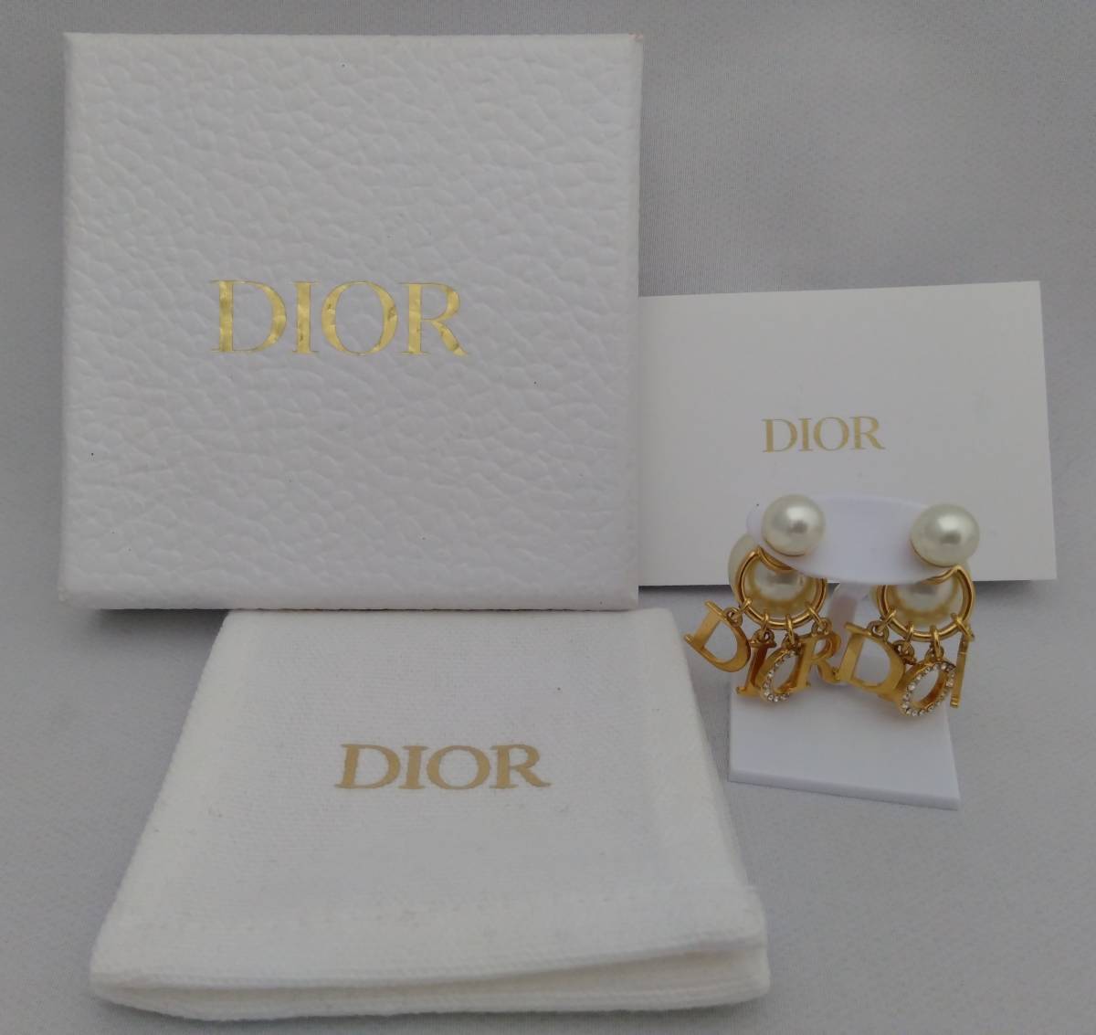 Christian Dior(CD) クリスチャンディオール ピアス パール風 ロゴ