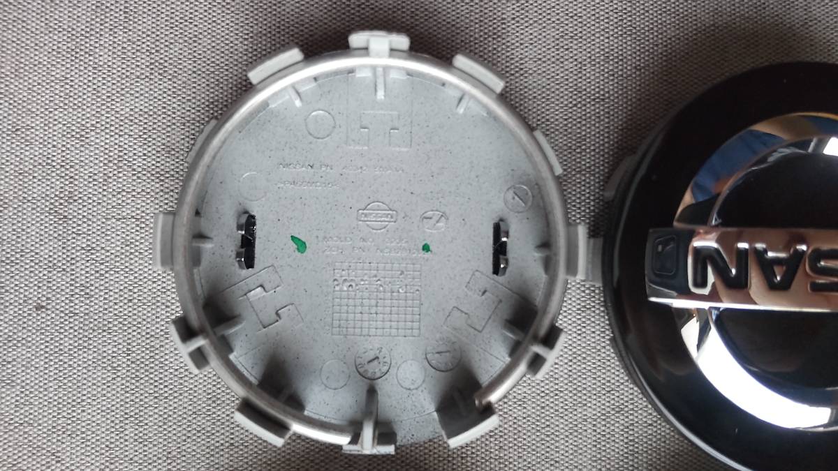 未使用品】日産 純正 センターキャップ 54mm 4個セット 美品 未使用品】日産 純正 センターキャップ 54mm 4個セット 美品