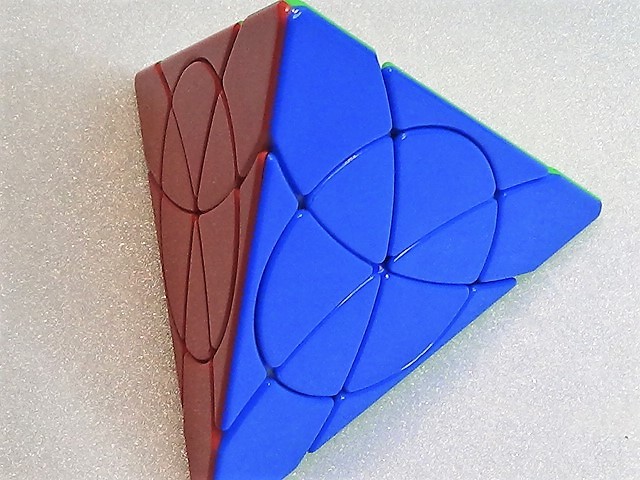 三角形 スピード キューブ パズル 面白い 立体 変形 複雑 難解 ルービック ステッカーなし なめらか スムーズ 回転の画像2