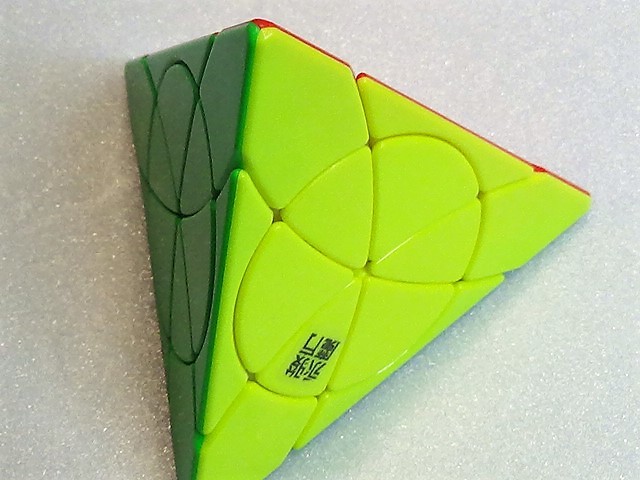 三角形 スピード キューブ パズル 面白い 立体 変形 複雑 難解 ルービック ステッカーなし なめらか スムーズ 回転の画像4