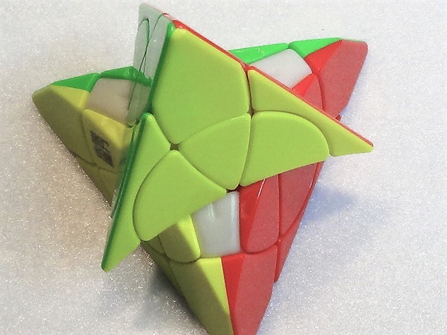 三角形 スピード キューブ パズル 面白い 立体 変形 複雑 難解 ルービック ステッカーなし なめらか スムーズ 回転の画像1