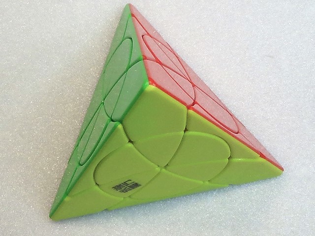 三角形 スピード キューブ パズル 面白い 立体 変形 複雑 難解 ルービック ステッカーなし なめらか スムーズ 回転の画像6