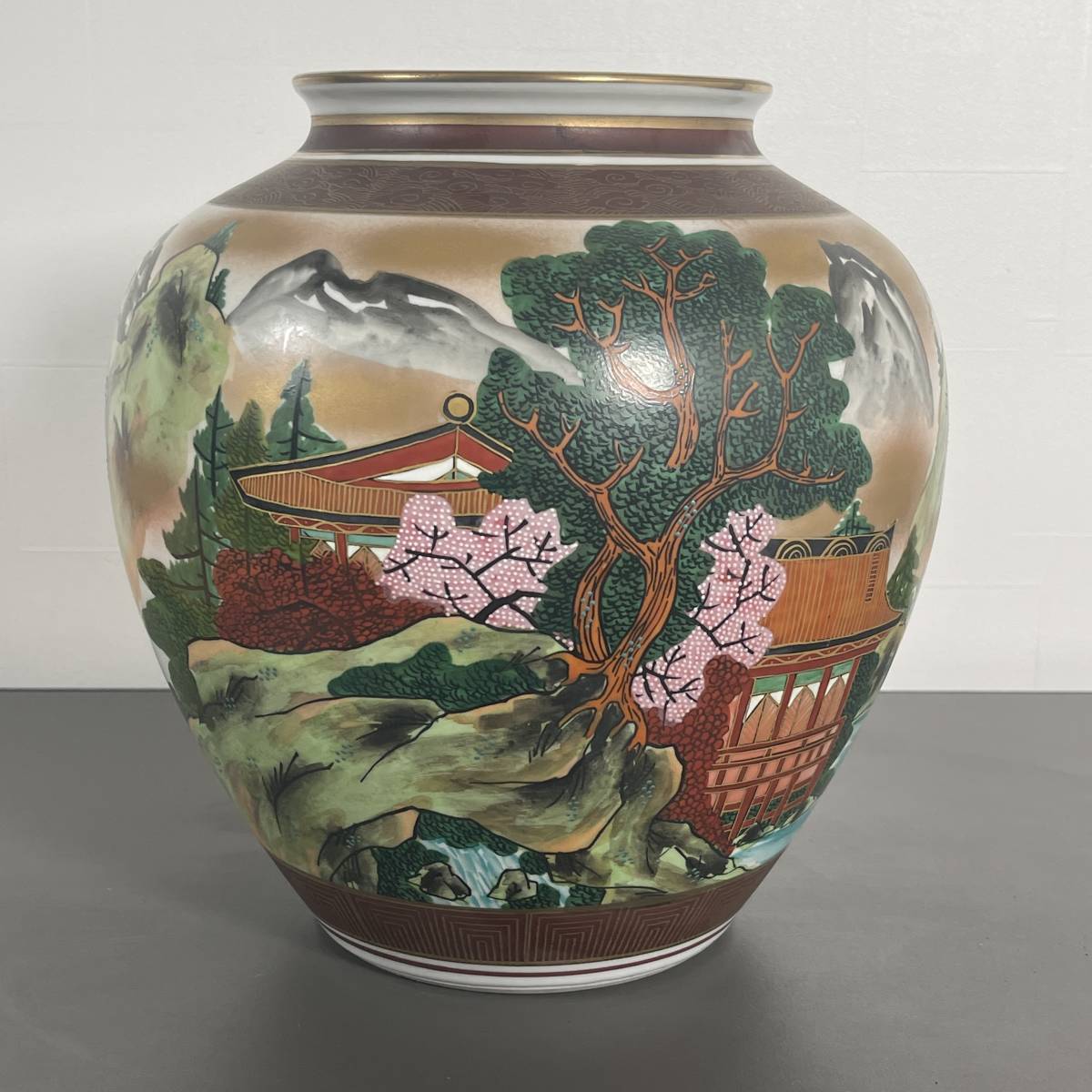 ヤフオク! - 九谷焼 竹隆 金彩色絵 山水図 花瓶 / 壺 九谷竹隆