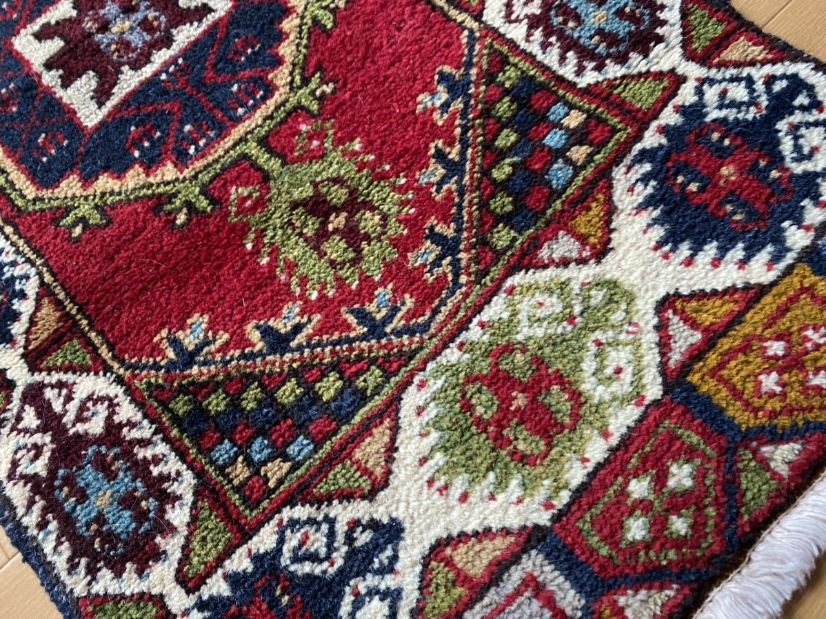 玄関にぴったり有名産地トルコのシヴァスのクルド族の織った素敵なヴィンテージ絨毯！毛足も長めで飽きの来ない絨毯！絨毯のある素敵な生活_画像6