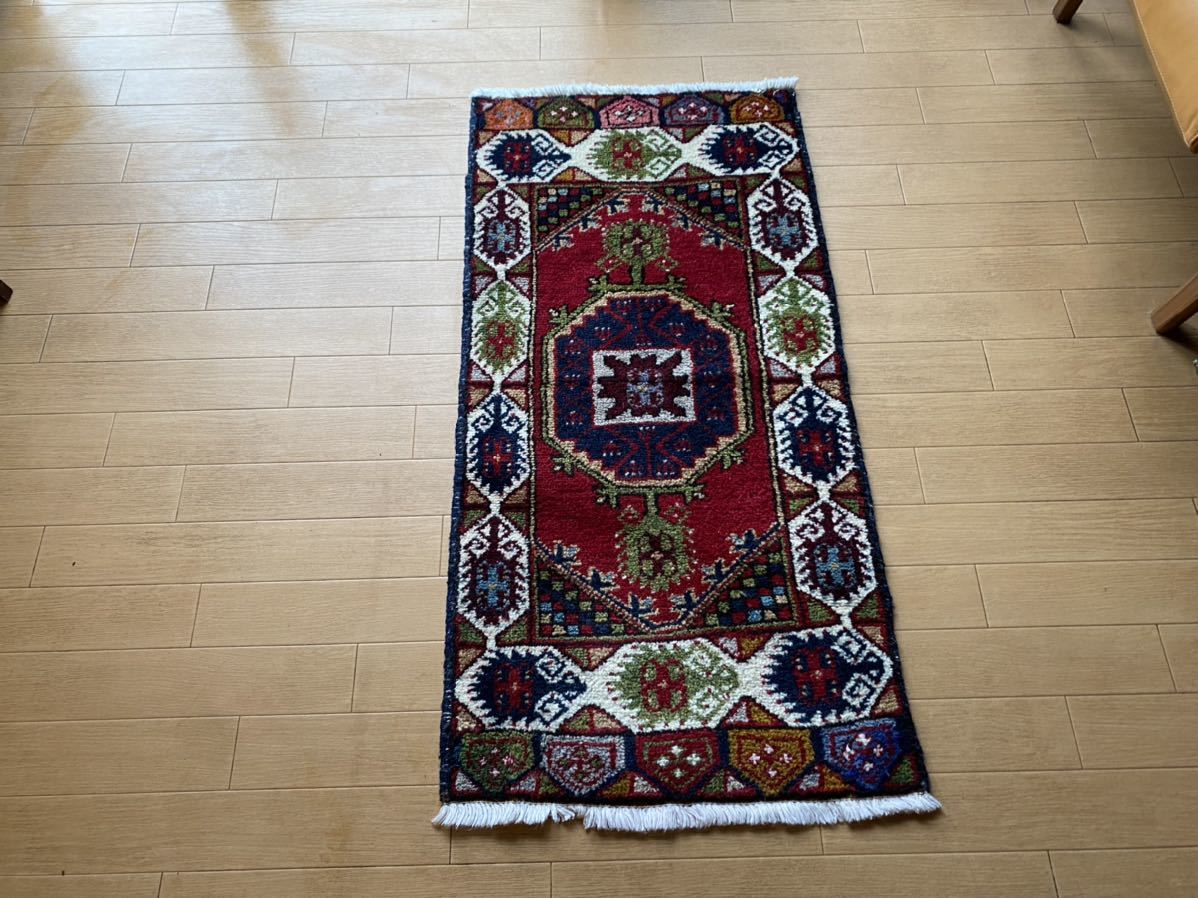玄関にぴったり有名産地トルコのシヴァスのクルド族の織った素敵なヴィンテージ絨毯！毛足も長めで飽きの来ない絨毯！絨毯のある素敵な生活_画像3