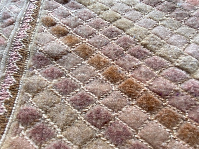 アフガニスタンのヘラート産マシュワニ族の手織り絨毯凹凸のあるレアな絨毯優しい色合の濃淡が素敵！実物はもっと素敵です！日本発送送料込_画像8