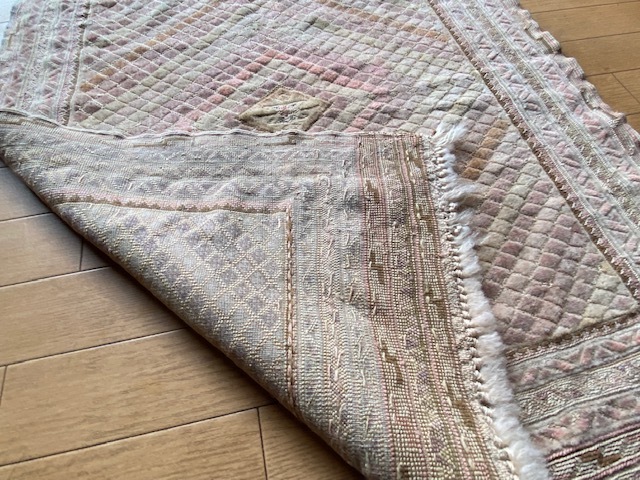 アフガニスタンのヘラート産マシュワニ族の手織り絨毯凹凸のあるレアな絨毯優しい色合の濃淡が素敵！実物はもっと素敵です！日本発送送料込_画像5