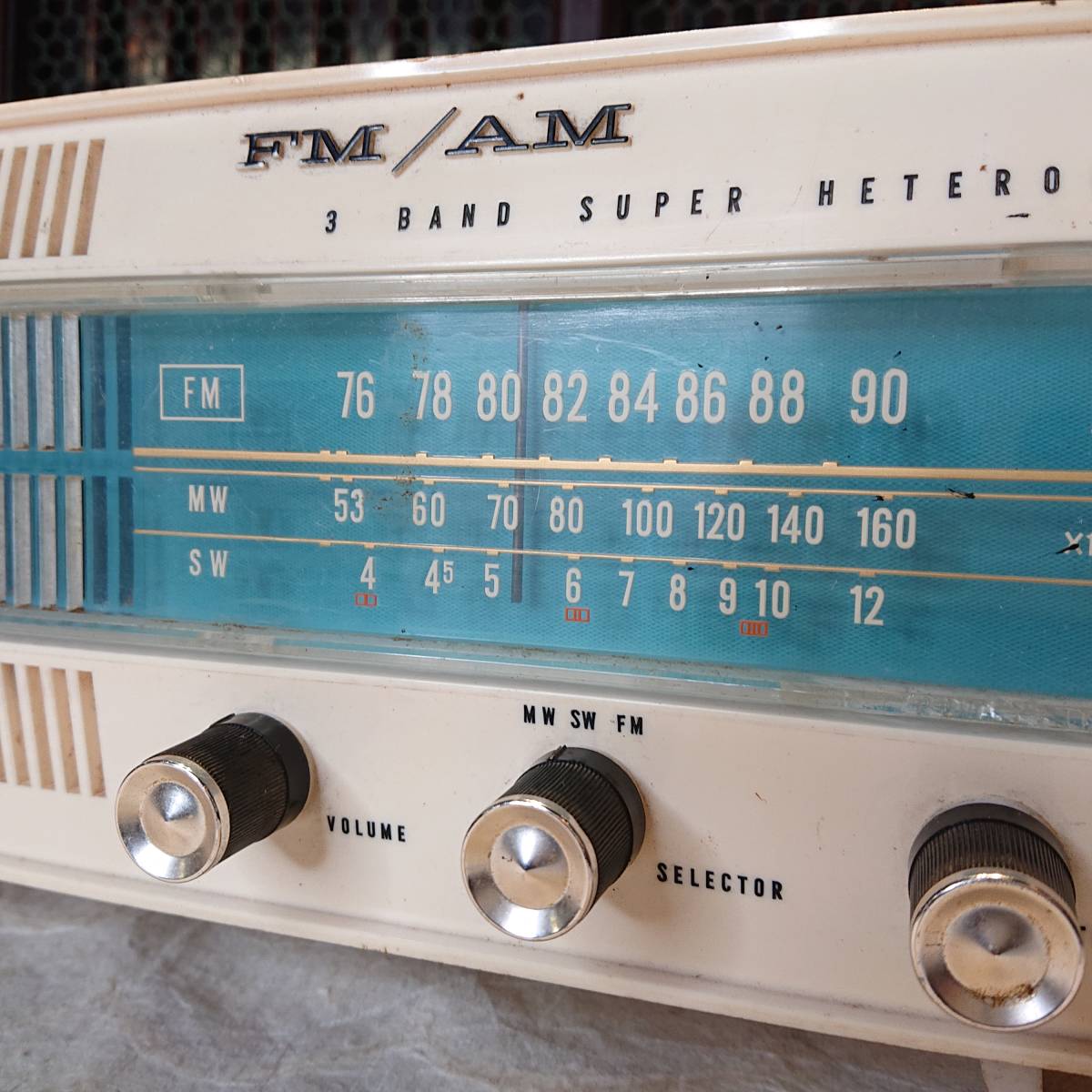 A06-1031 昭和レトロ 真空管ラジオ 東芝 プラスチック製 動作品 不具合