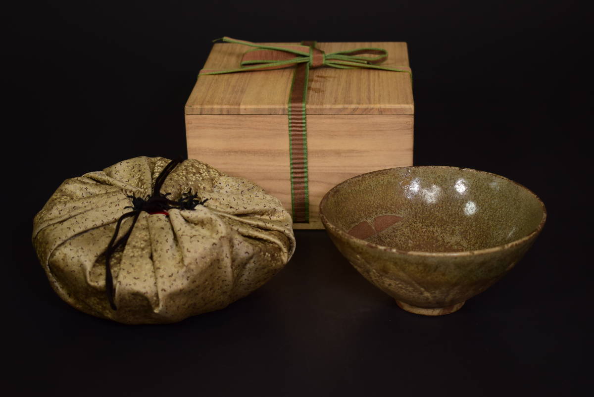 和】(4664) 古美術収集家買出品 朝鮮古玩 高麗青磁 高麗蓮花彫茶碗 仕 