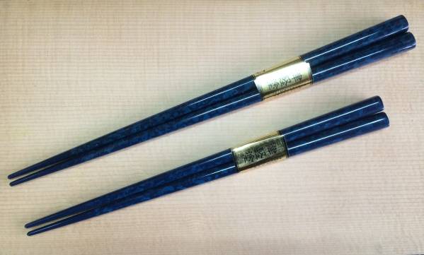 伝統工芸品【即決】化粧箱入り　津軽塗箸 ロイヤルブルー 23cmまたは20.5cm_サイズは23cmと20.5cmの2種類があります。