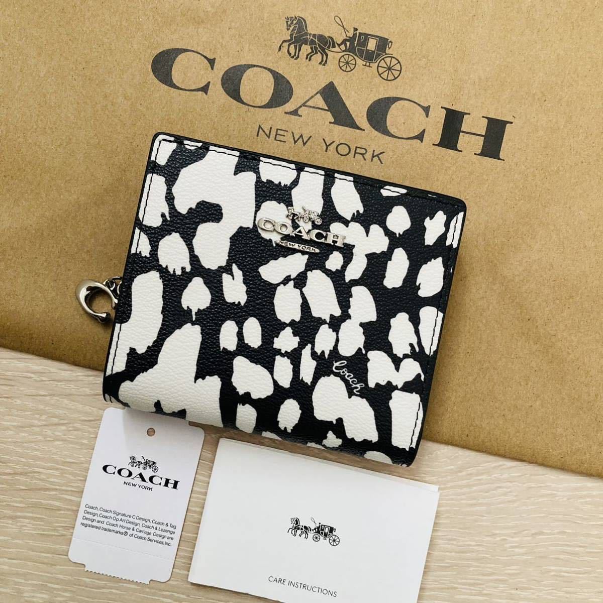 ★ COACH コーチ　886 スモールウォレット　二つ折り財布　アニマルプリント　アニマル柄　白x黒　ブラック　ヒョウ柄　Cチャーム　★D