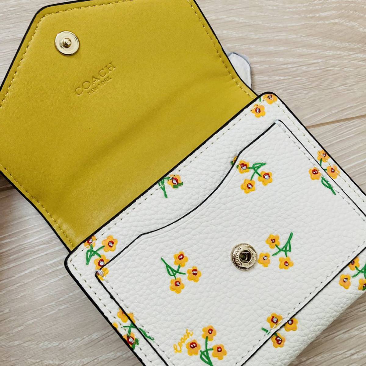 ☆新品・未使用☆ COACH フローラルクラスター スリムジップ