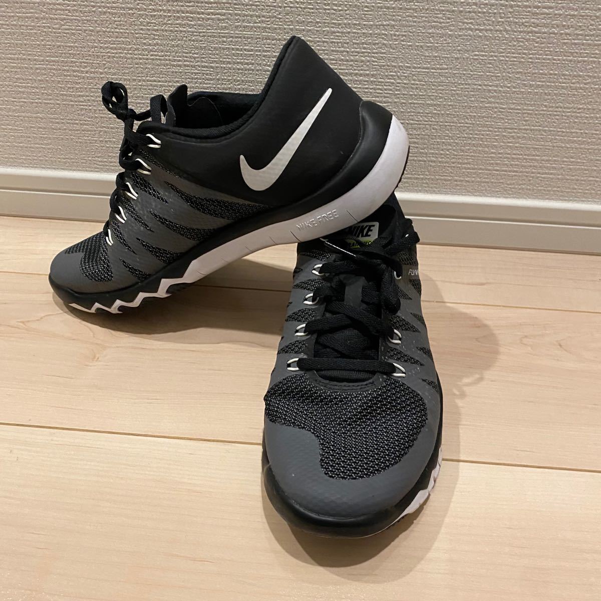 NIKE ランニングシューズ　トレーニングシューズ　.5cm