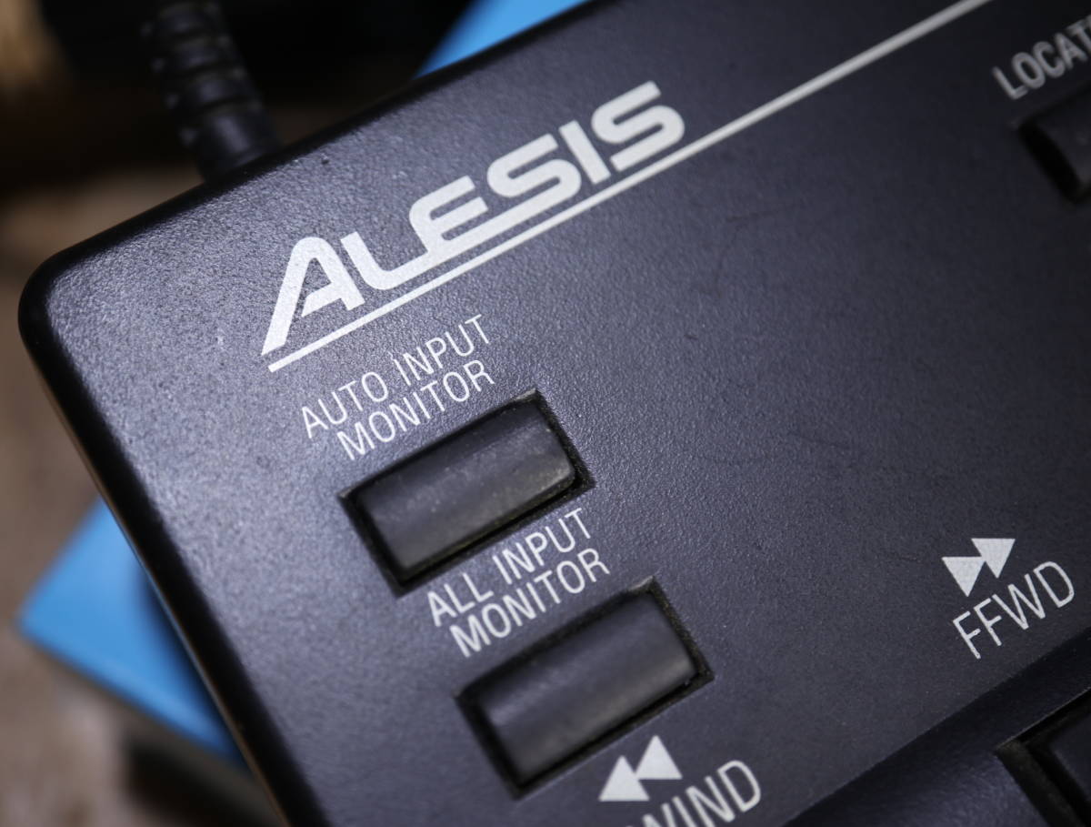 ALESIS LRC