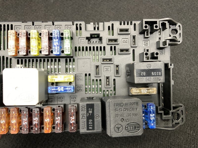 MB183 W211 E320T CDI AV 後期 ヒューズ/リレー ボックス SAM/サム コンピューター ユニット ★動作OK/エラー無し ○_画像5