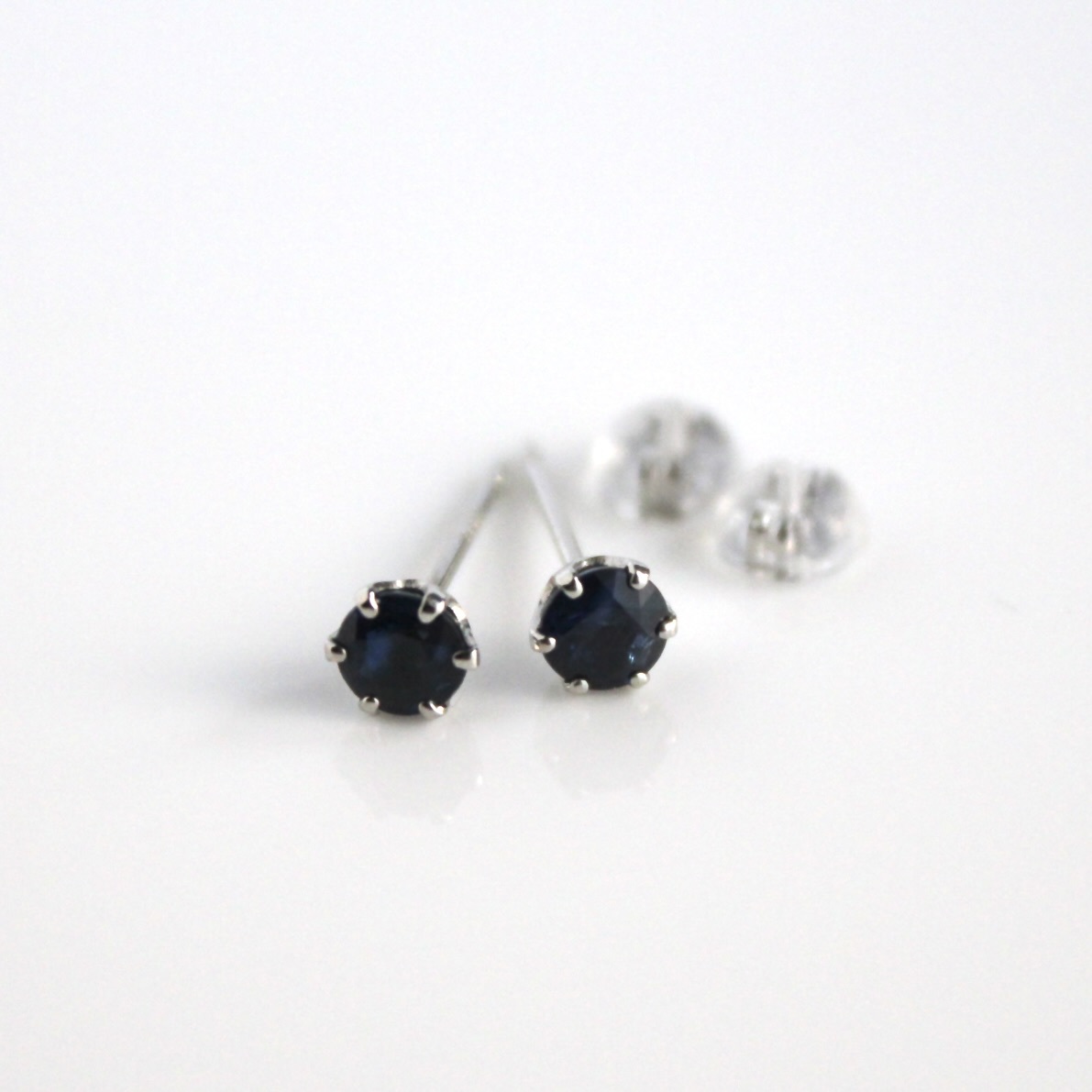 驚きの安さ 小粒 Pt900 ピアス サファイア 4.0mm Pt earring sapphire