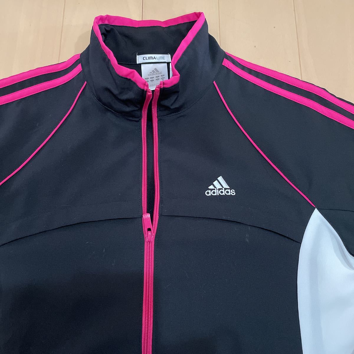 送料込み アディダス adidas ウインドブレーカー ナイロンブルゾン トップス 黒×ピンク×白 送料無料|PayPayフリマ アディダス 蛍光ピンクポンチョジャンバー