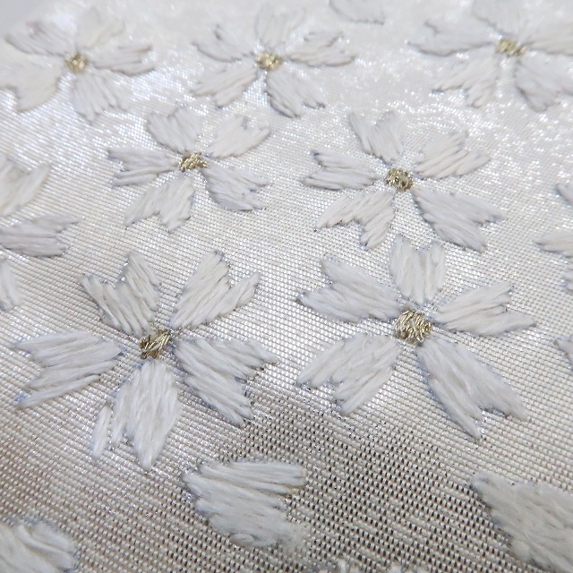 ゆめsaku2 美品 刺繍 着物“贅沢であり、どこまでも清らかに花開く桜と菊”袋帯901_画像2