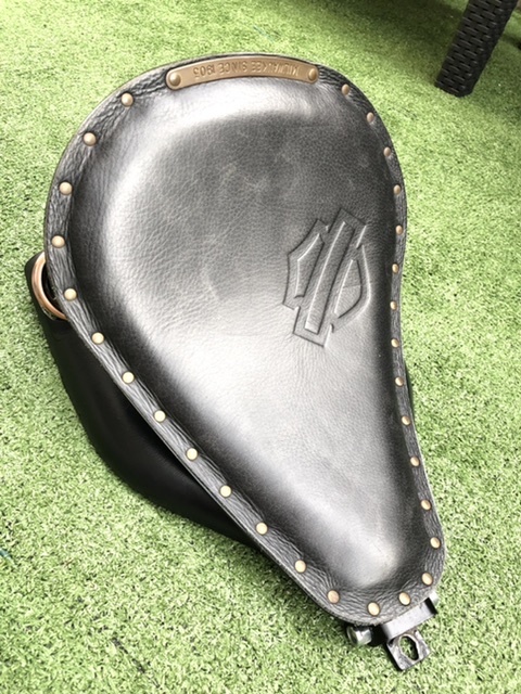 ハーレー純正 サドルシート ボバーソロサドル ソフテイル ブレイク