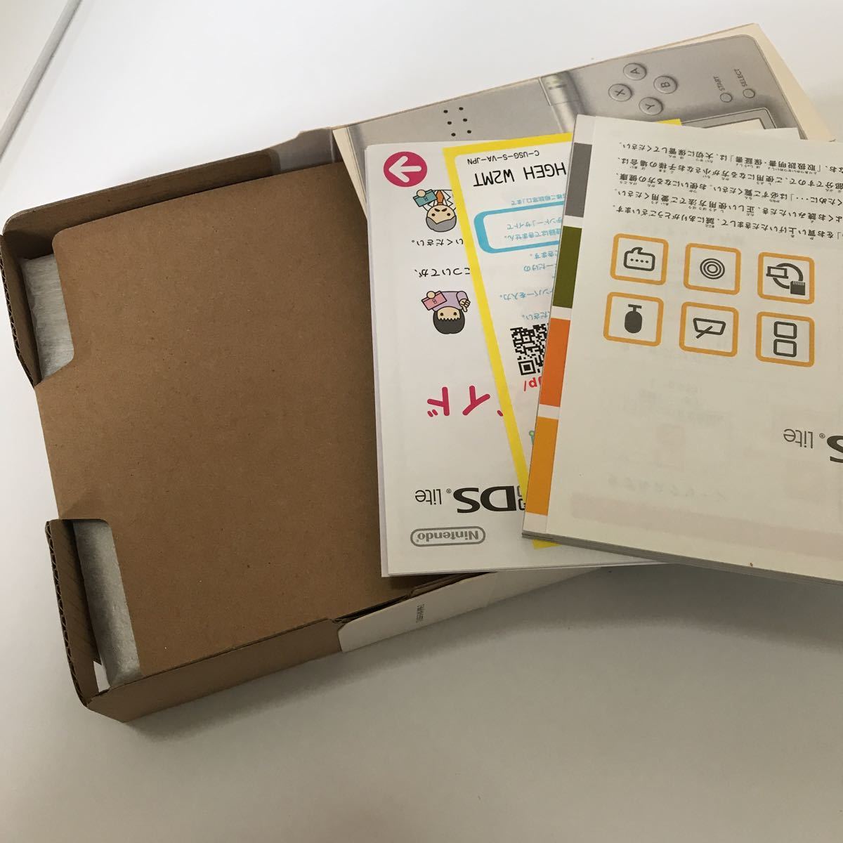 任天堂 DS Lite ニンテンドーDS 新品保管　日本国内専用ホワイト_画像5