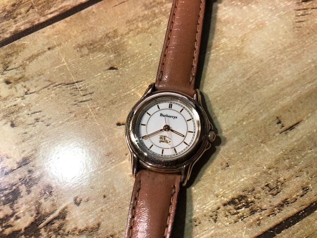 BK0230 良品程度 レア Burberrys バーバリー ゴールド×ホワイト文字盤 純正尾錠 クオーツ レディース 腕時計