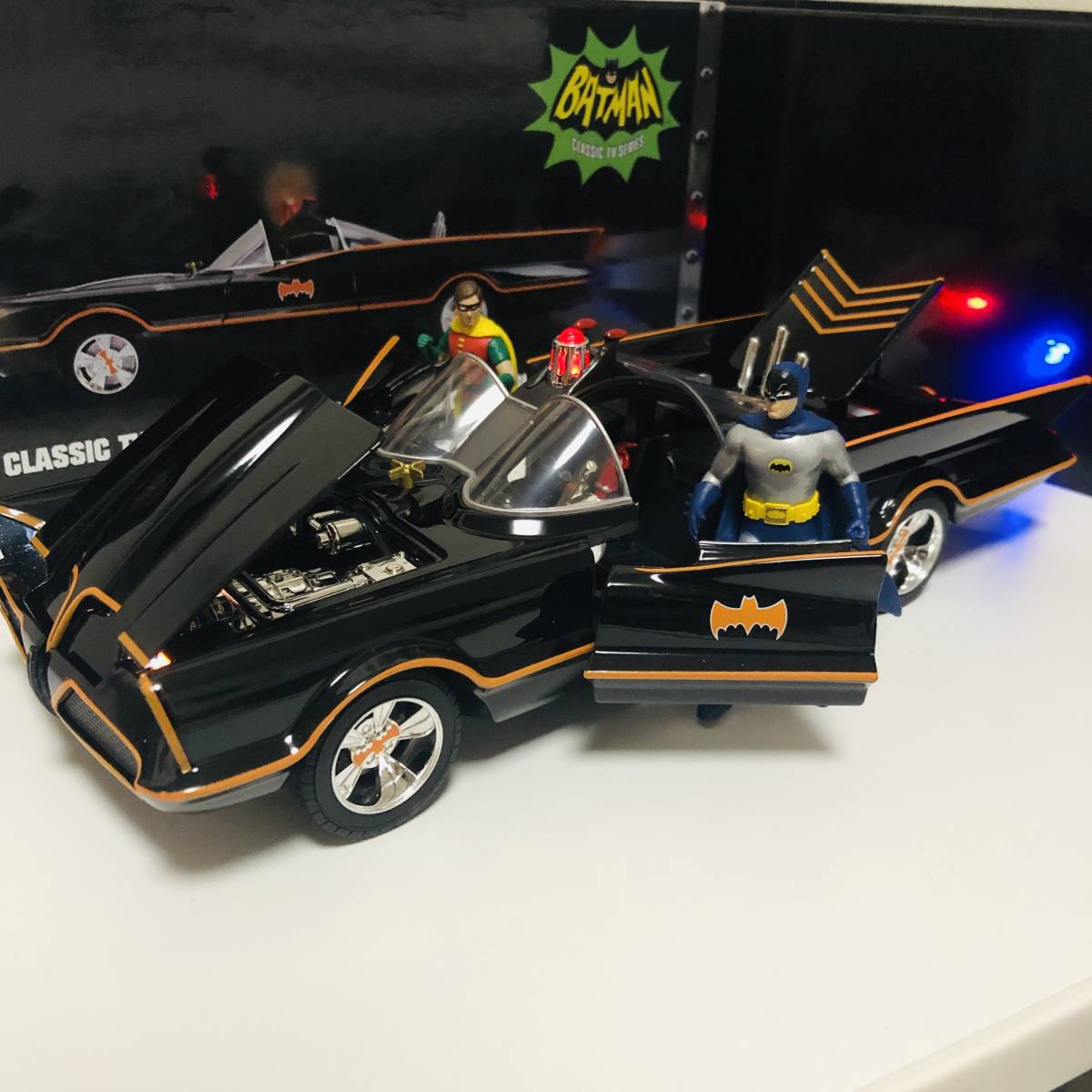 新品>電池付き 動作OK ドア開閉 フィギュア付き Jada Toys 1/18