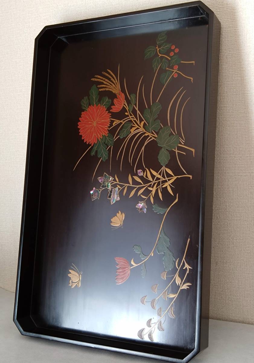 漆塗り 蒔絵 螺鈿 お盆 花蝶文 55×33.5cmの画像2