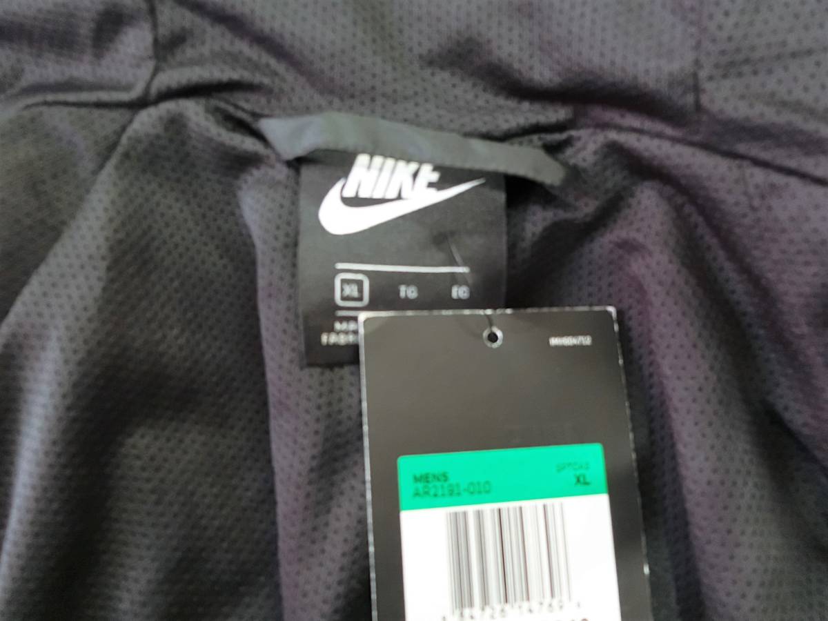 送料込　未使用　Nikeフード付き長袖ジャンパー　XLサイズ_画像4