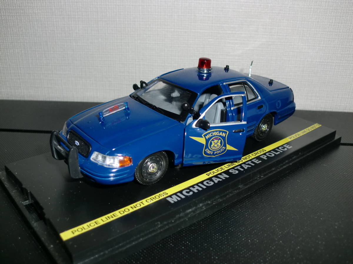 ☆ First Response FORD Crown Victoria 「MICHIGAN STATE POLICE」 1/43 ポリスカー パトカー