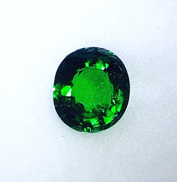 グリーンガーネット 0.70ct 裸石 ルース 宝石 天然石 | doguniverse.ma