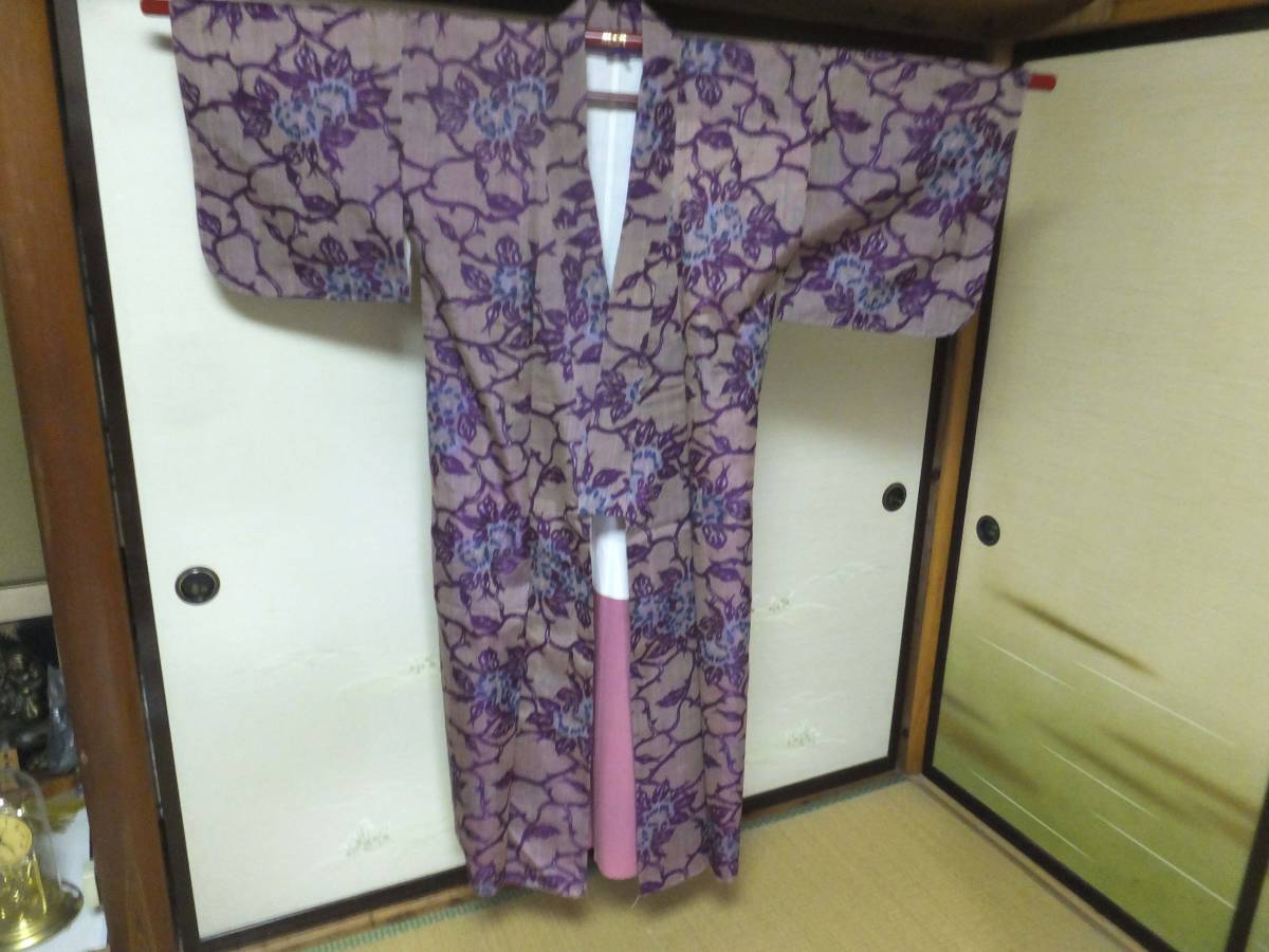 秩父銘仙の着物 小紋 桃色地に花柄 裏地:綿 身丈143 昭和レトロ lp2m