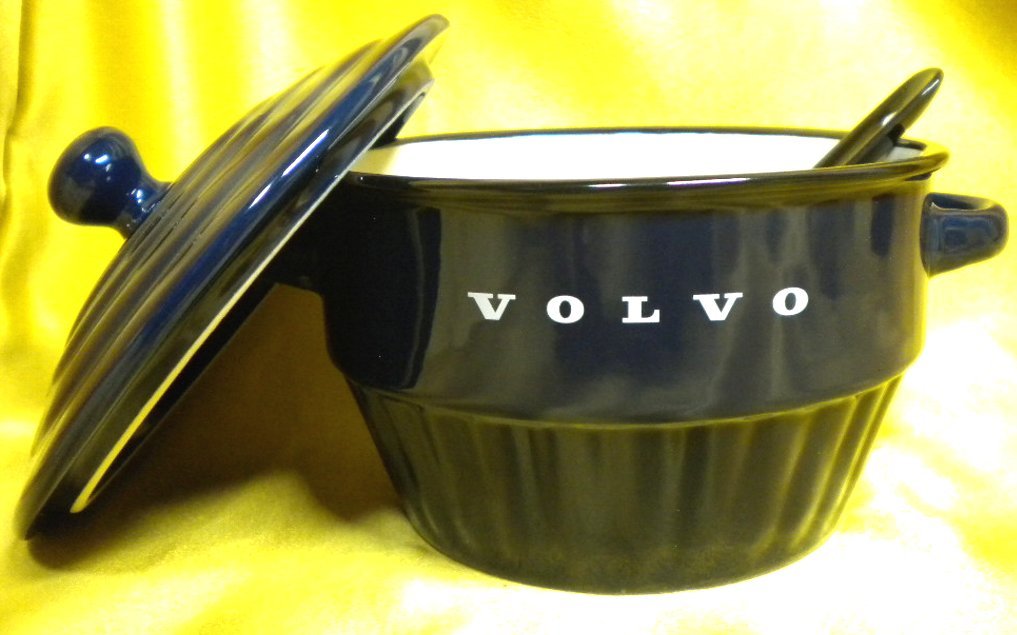 売切 非売品 VOLVO ロゴ入 蓋付 スープカップ スプーン付 未使用 A/C カップ寸法W150×D125×H110mm スプーン寸法W45×D22×H127mm 磁器製_画像3