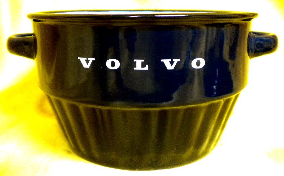 売切 非売品 VOLVO ロゴ入 蓋付 スープカップ スプーン付 未使用 A/C カップ寸法W150×D125×H110mm スプーン寸法W45×D22×H127mm 磁器製_画像4