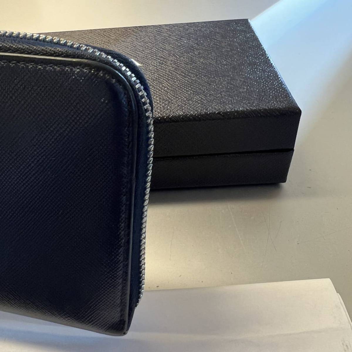 同様 プラダ PRADA 財布 長財布 サフィアーノレザー ラウンド